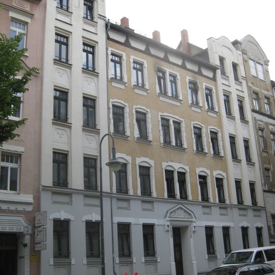 Mietshaus in geschlossener Bebauung Zietenstraße 74