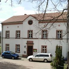 Pfarrhaus mit seitlicher Einfriedung Ossa 14