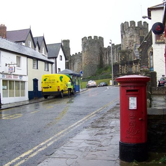 Pillar box outside NatWest Bank
