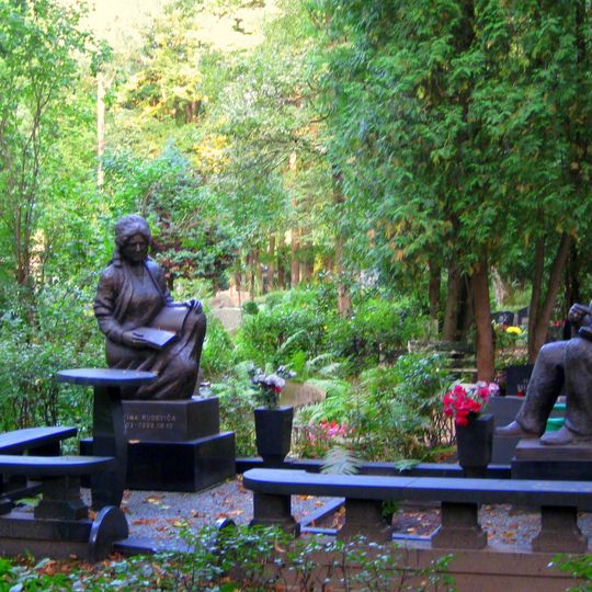 Raiņa kapu ansamblis t. sk. vārti, administratīvā ēka, kapliča, krematorija