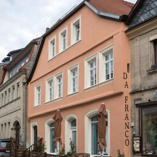 Wohn- und Geschäftshaus