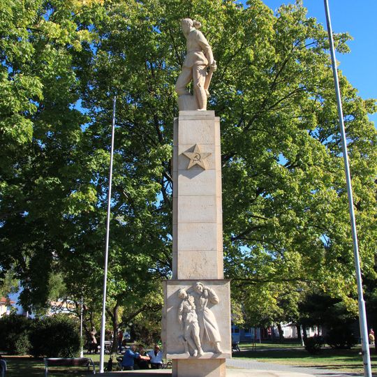 Pomník sovietskej armáde, reliéf figurálny II.