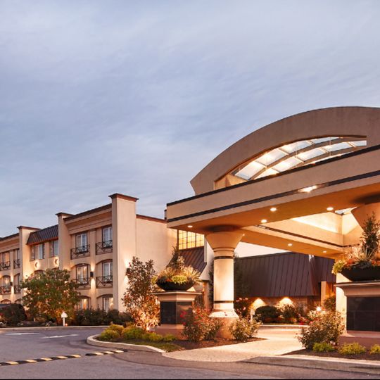 Best Western Premier Eden Resort & Suites