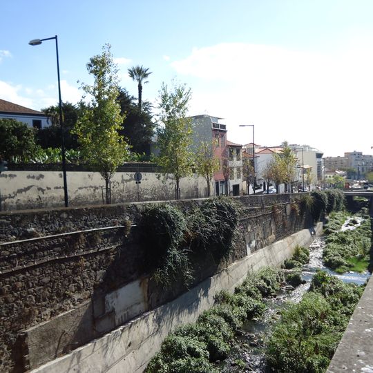Visible tracts of Ribeira de São João walls