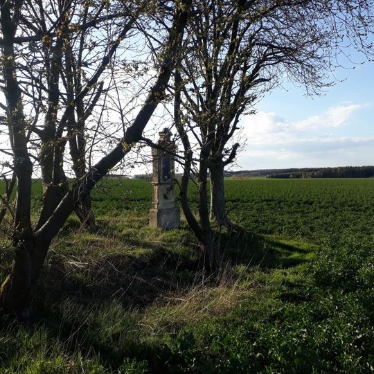 Kříž u Číhané v remízku v poli