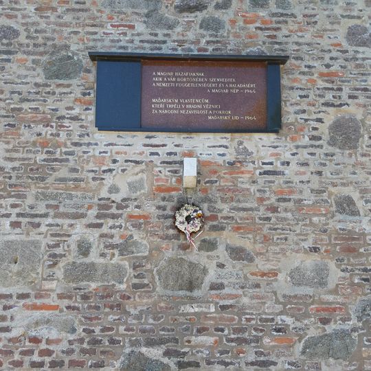 Pamětní deska maďarským vlastencům na Špilberku