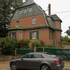 Wohnhaus in offener Bebauung, mit Einfriedung Vodelstraße 36