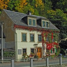 Wohnhaus in halboffener Bebauung Schillerstraße 19
