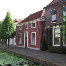 Voormalige boerderij van alleen begane-grond met zeer hoog schilddak