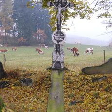 Kříž v Češticích u cesty na Kobylku