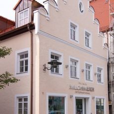 Wohn- und Geschäftshaus