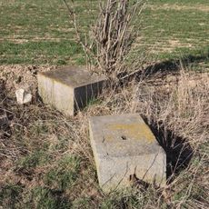 Kříž u cesty západně od Zvěrkovic