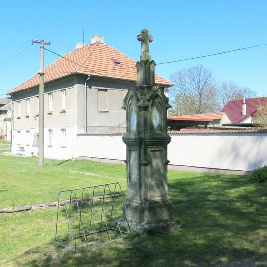 Boží muka u kostela v Mělnickém Vtelnu
