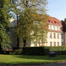Building B8: Clinic building in the style of reform architecture (individual monument to ID no. 09284584) Hufelandstraße 15