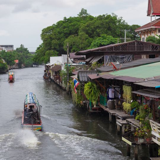 Khlong Bang Luang Floating Market