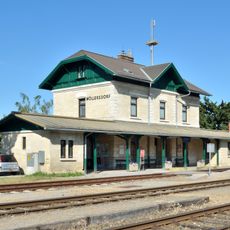 Station building and goods shed at Wöllersdorf railway station