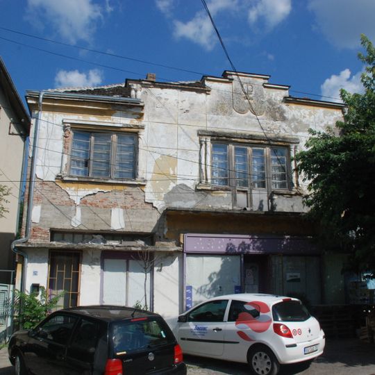 Première pharmacie à Ljig