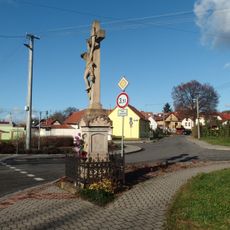 Kříž na rozcestí v centru Havřic