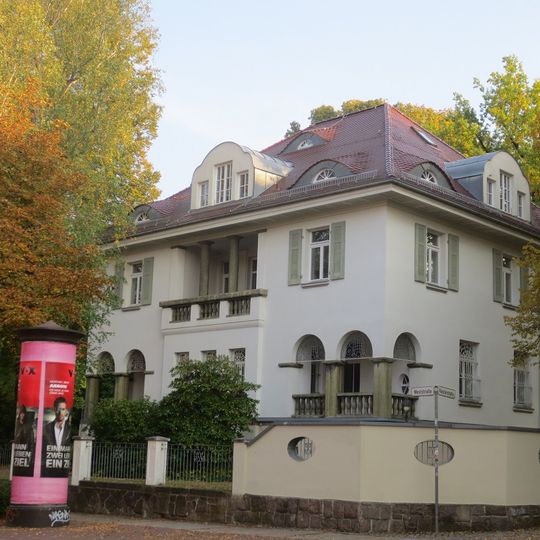 Villa mit Garten und Einfriedung Weststraße 21