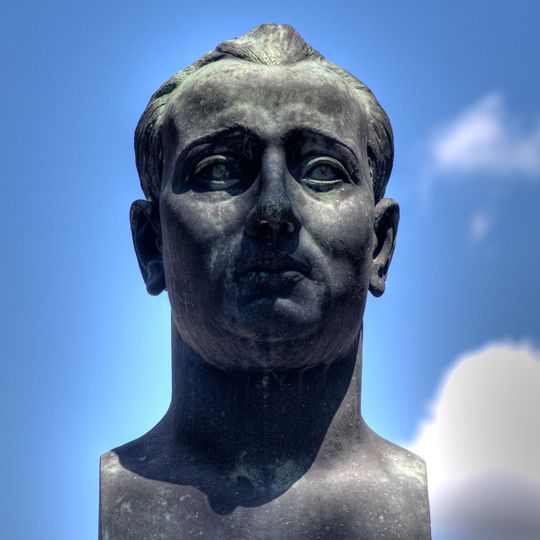 Monumento a Luigi Santucci