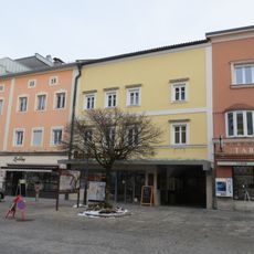 Wohn- und Geschäftshaus