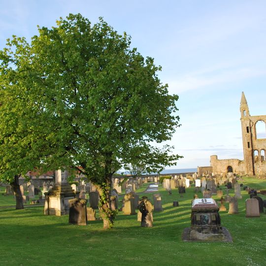 St Andrews Cathedral, Graveyard