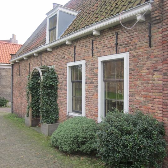 Laag huisje met rechte dakgoot