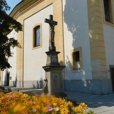 Kříž před kostelem svatých Filipa a Jakuba ve Zlíně