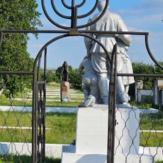 Monument la mormântul comun al victimelor (cca 6000) Holocaustului (1941). La cimitirul evreiesc