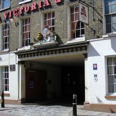 Royal Victoria And Bull Hotel