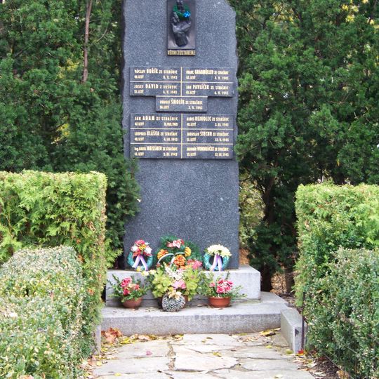 Pomník padlým v Mukařovské ulici