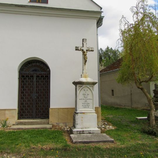 Kříž v Ospělově u kaple