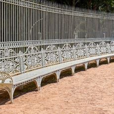 Металлическая скамья (Павловск)