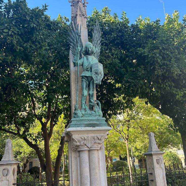 Estàtua de l'Arcàngel Sant Miquel