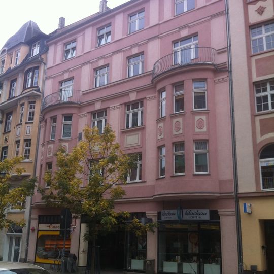 Wohn- und Geschäftshaus Karl-Marx-Straße 18