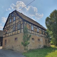 Auszugshaus, Seitengebäude und Scheune des ehemaligen Beigutes zum Rittergut Freiberger Straße 67; 68 (bei)