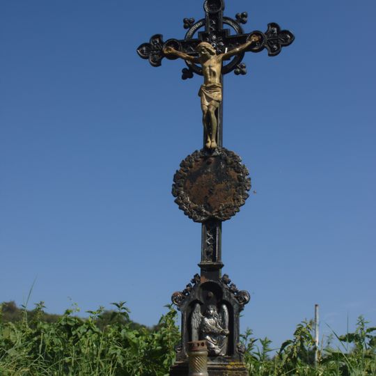 Kříž u Horní Hořice na svahu u rozcestí