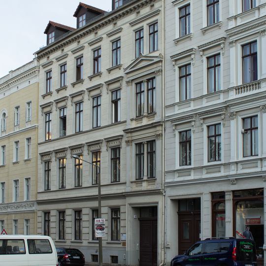 Wohnhaus in geschlossener Bebauung Wilhelmsplatz 9