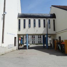 Mostní přechod mezi budovami Chelčického 2 v Třeboni