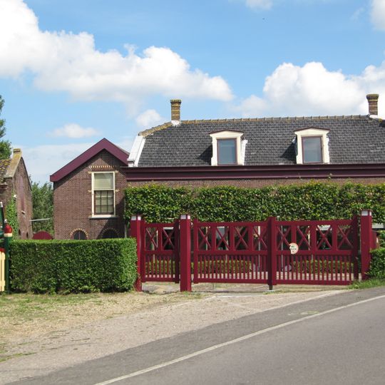 Voormalig molenaarswoning met bedrijfsruimte