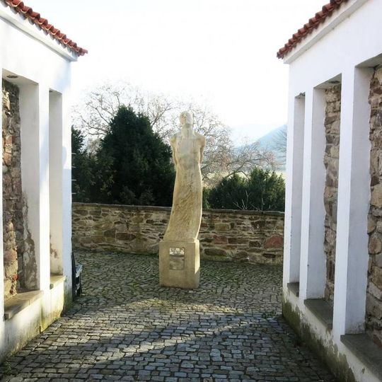 Socha Dech anděla na hradbách v Klášterci nad Ohří