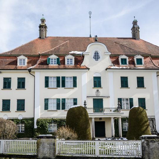 Ehemaliges Amtshaus des Reichsstifts Roggenburg, jetzt Schloss der Grafen Mirbach-Geldern