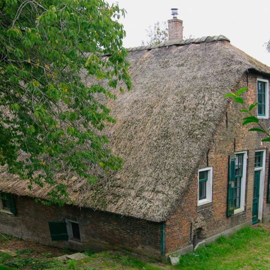 Boerderij onder rieten wolfdak