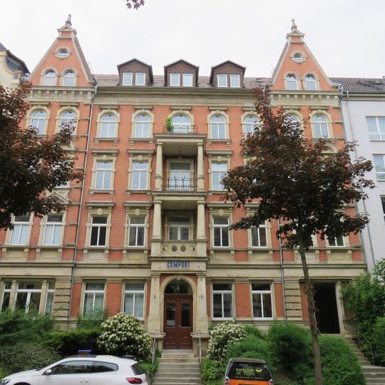 Mietshaus in geschlossener Bebauung mit Vorgarten Barbarossastraße 46