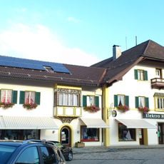 Wohn- und Geschäftshaus