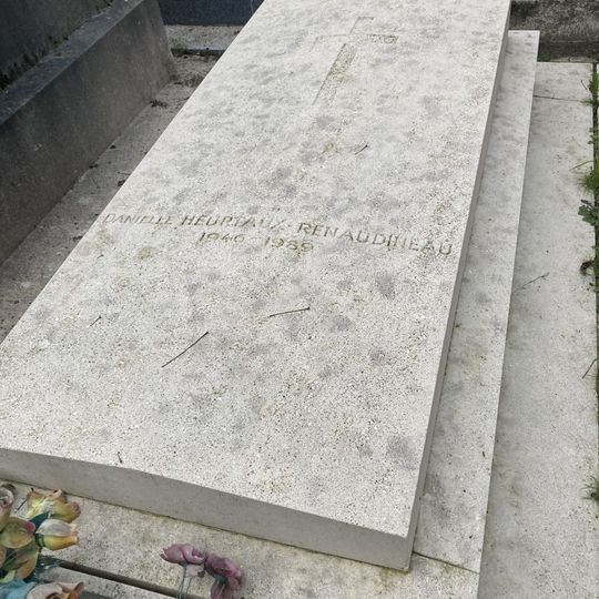 Grave of Heurtaux-Renaudineau