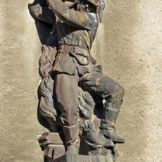 Plastik eines Feuerwehrmanns