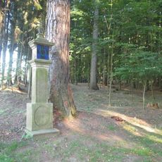 Boží muka na křížové cestě u Kamenice nad Lipou - úvodní zastavení