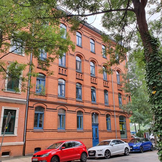 Mietshaus in Ecklage in geschlossener Bebauung, Doppelhaus Kreisigstraße 41