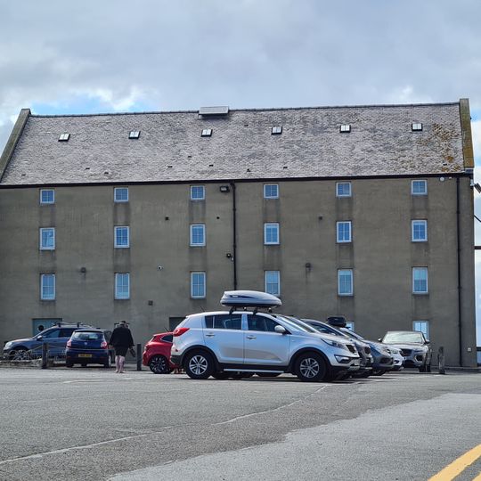 Elie Harbour, Pier, Granary